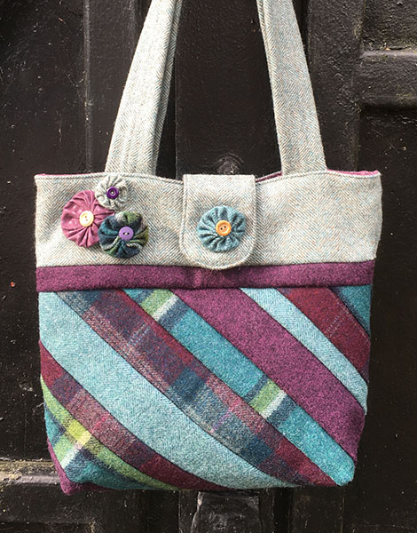 Winter Lovin Stich and flip bag making foundation piecing tote bag online class how to make a tote bag bagmakersofinstagram zoom class